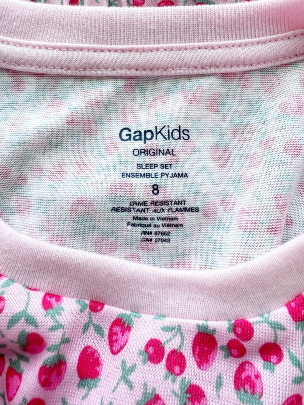 Gap Girls New Short Pajama Set in Strawberry & Cherry
Print NWT - Picture 8 of 16